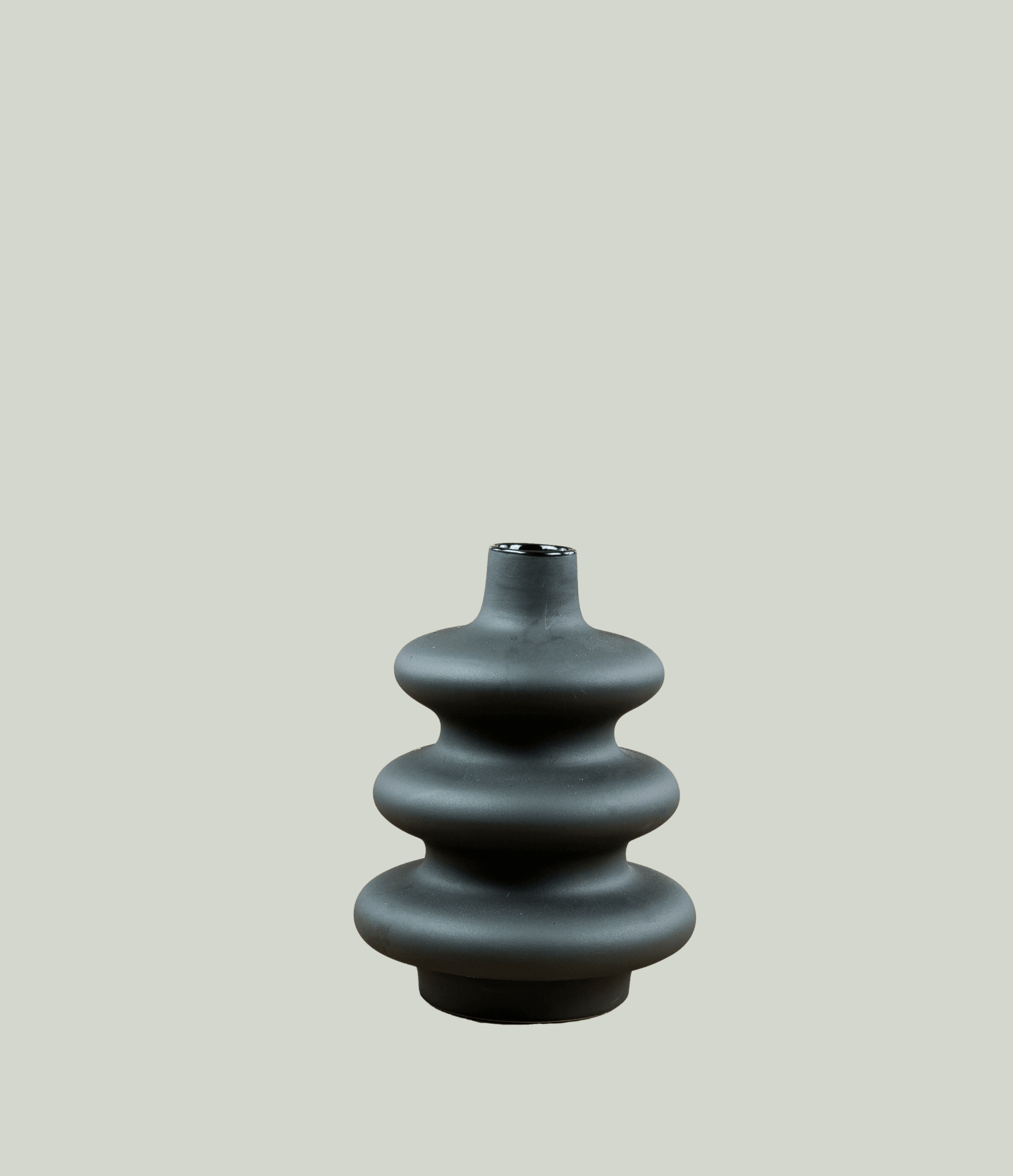 Meso Vase, Black - Kaarigar -- #000000