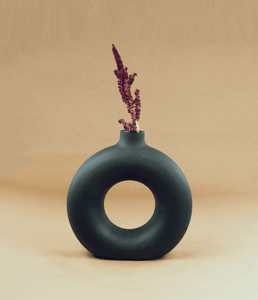 Polo Vase, Black - Kaarigar