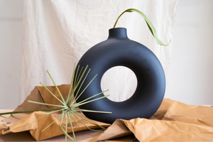 Polo Vase, Black